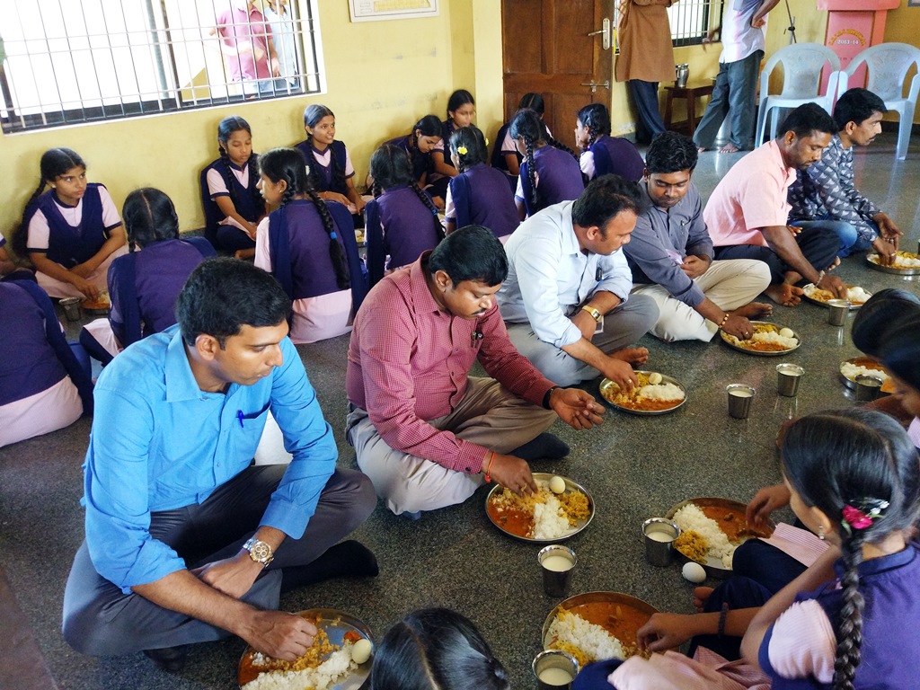 ಭಟ್ಕಳ: ಸಹಾಯಕ ಆಯುಕ್ತ, ವೈದ್ಯಾಧಿಕಾರಿಯಿಂದ ಕಿತ್ತೂರು ಚೆನ್ನಮ್ಮಾ ವಸತಿ ಶಾಲೆ ಪರಿಶೀಲನೆ